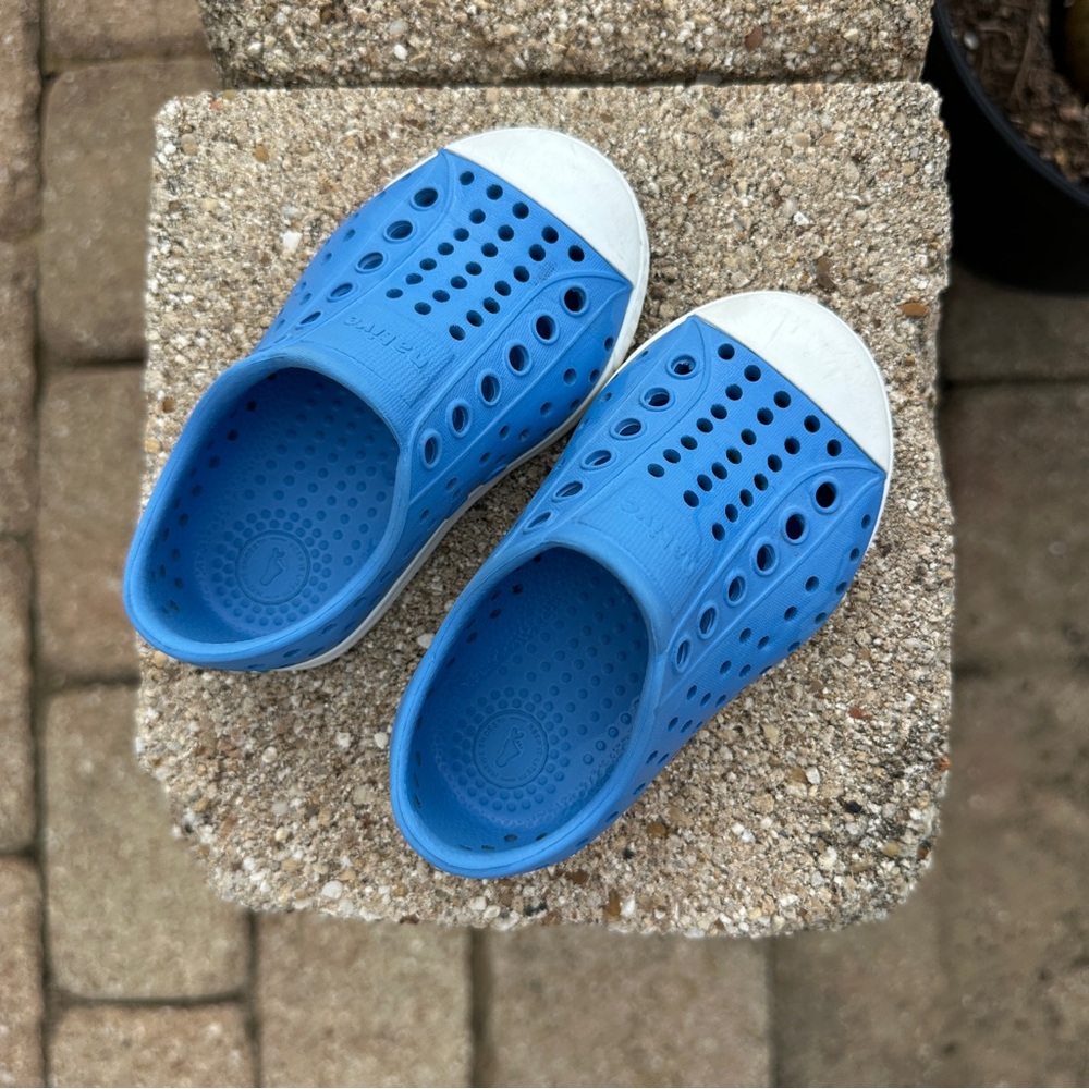 NATIVE Jefferson Sneakers Toddler Kids size C5 sky blue white EUC